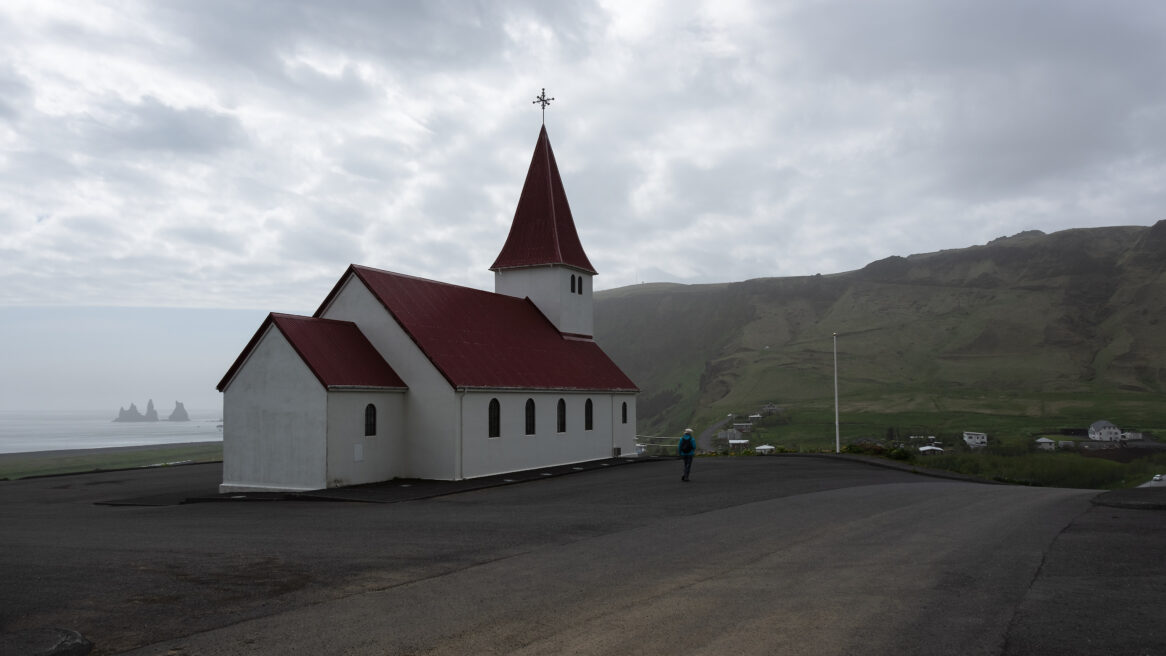 Kerkje in Vik IJsland in mei 2024 